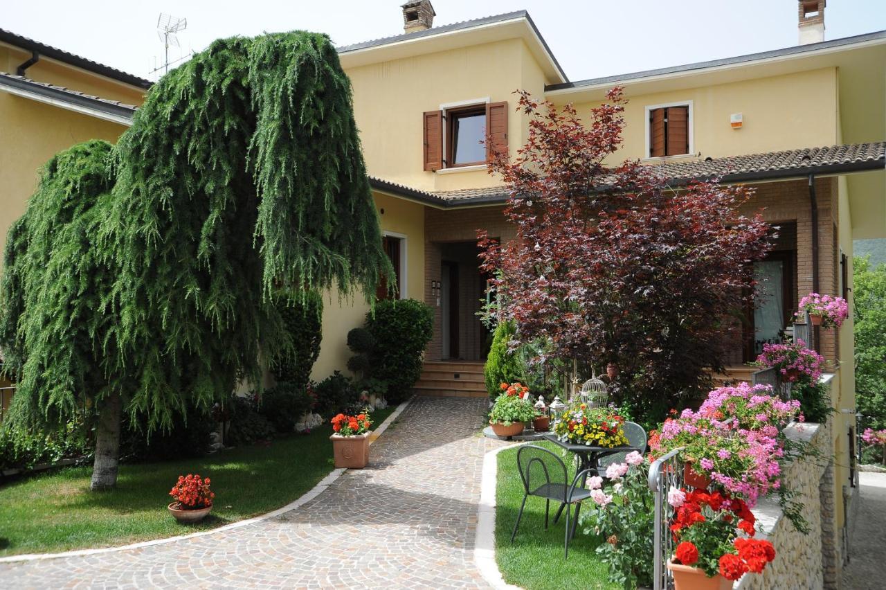 Affittacamere Fule Fontecchio Buitenkant foto